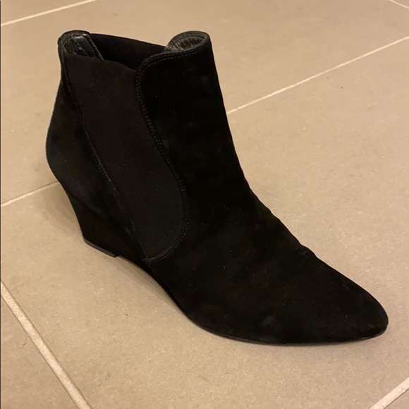 Stuart Weitzman black suede booties size 6.5 - Picture 2 of 2